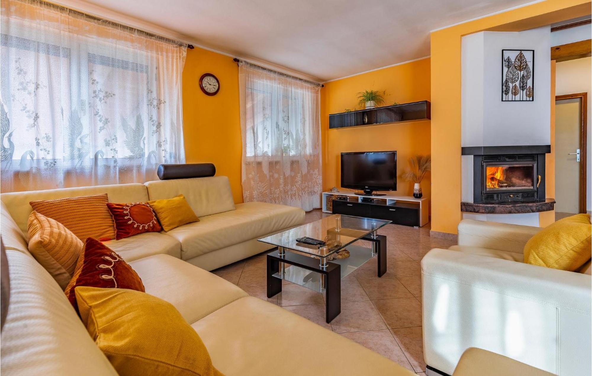 Lovely Home In Sisan With Outdoor Swimming Pool Екстериор снимка